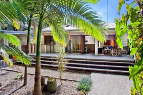 7 Depper Cosy Beach House in Central Sunshine Beach